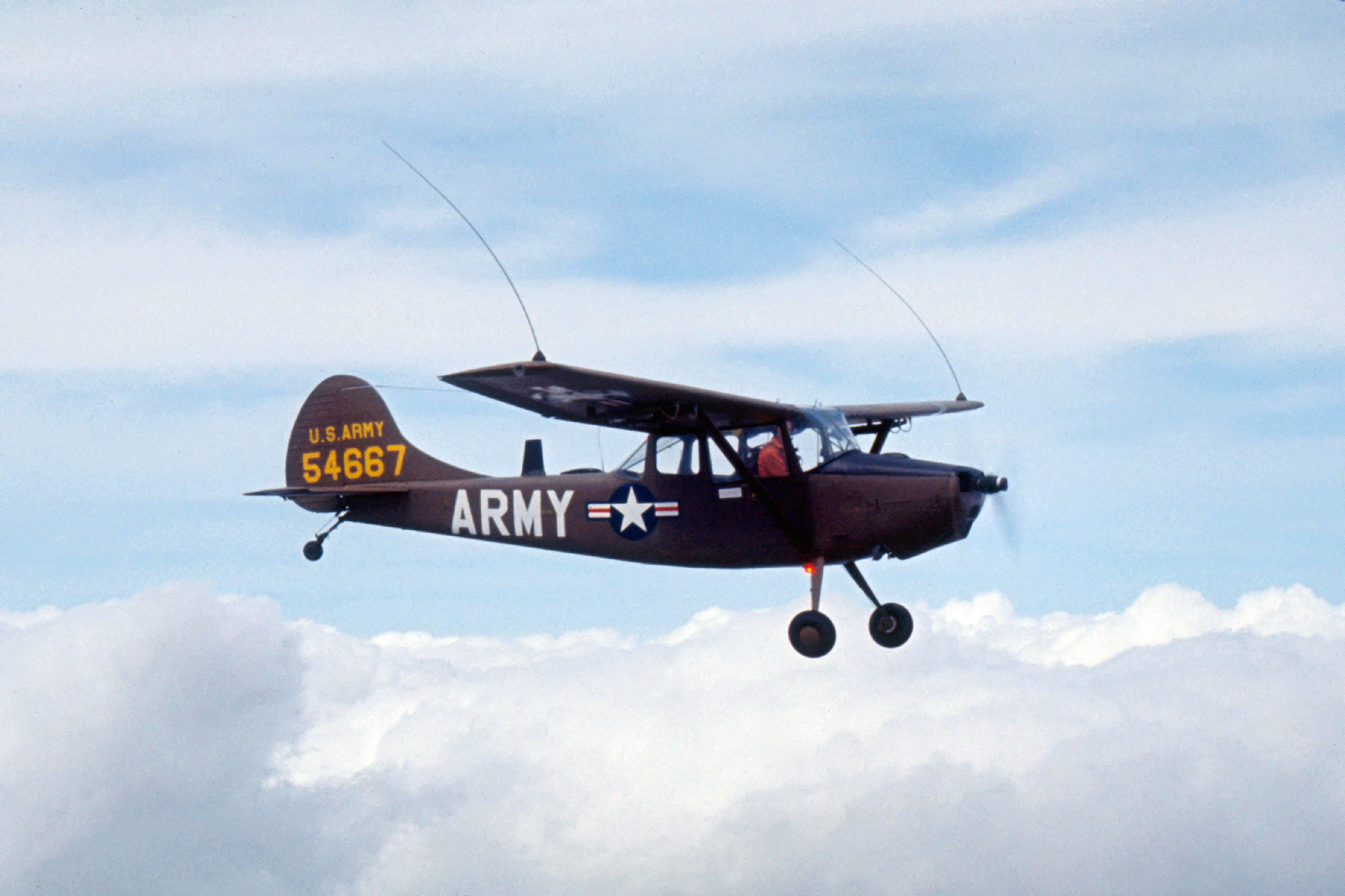 Restored Cessna L-19 “Bird Dog” to be donated, auctioned at Barrett