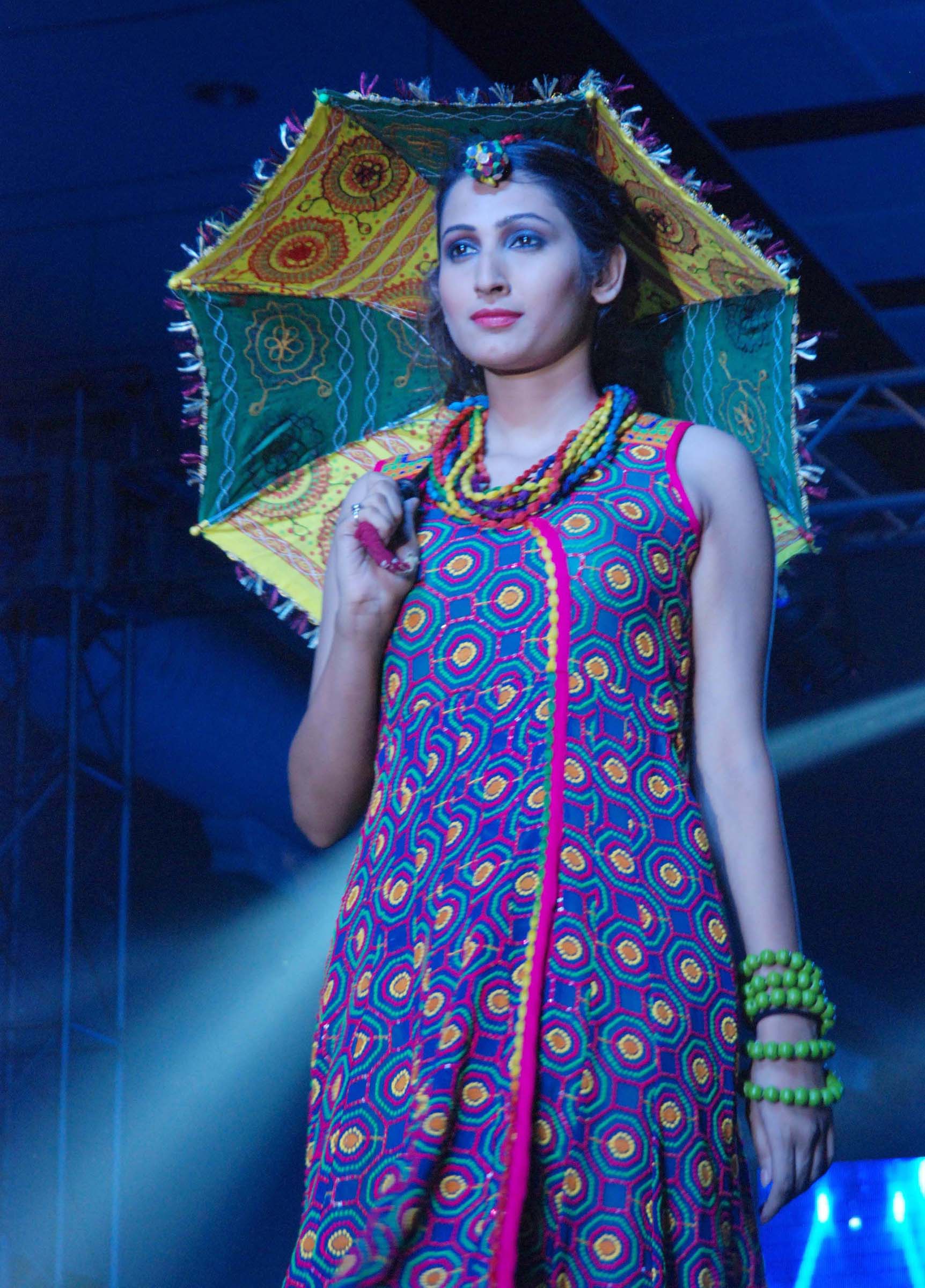 Miss India Earth 2012 Prachi Mishra Enthralled the audience in a unique
