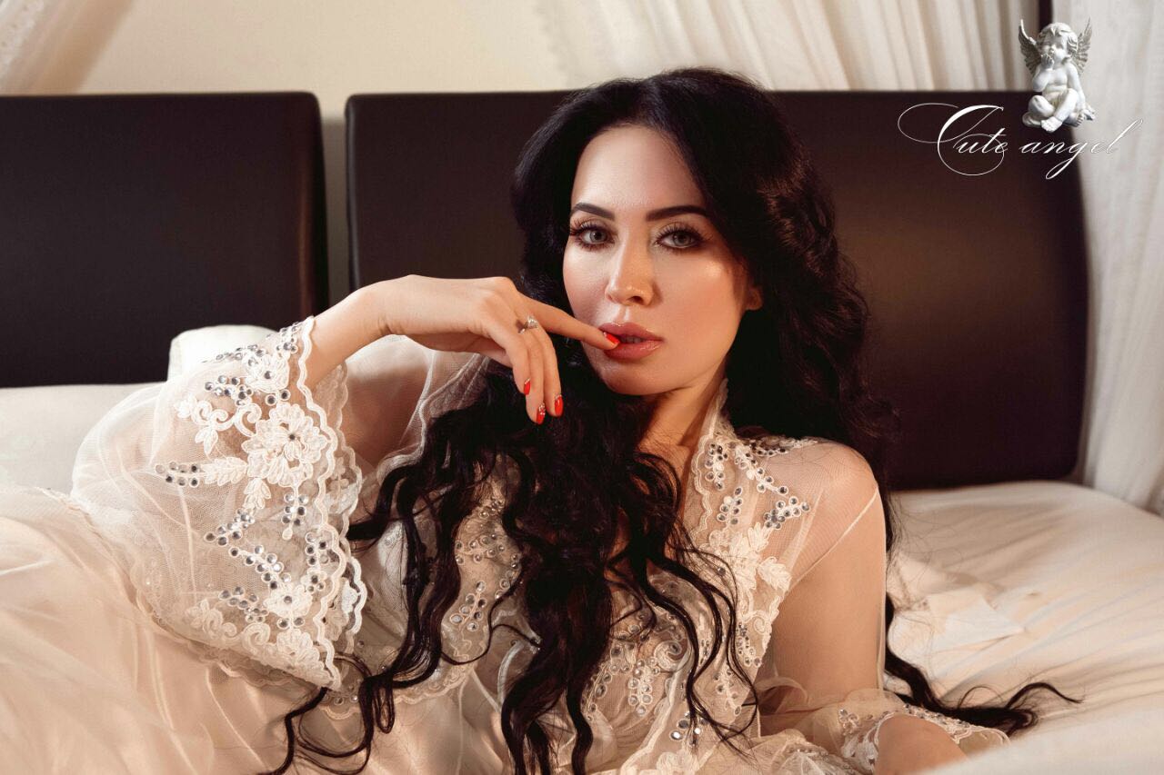 Dubai based bold and beautiful Odina makes her Bollywood debut with ...