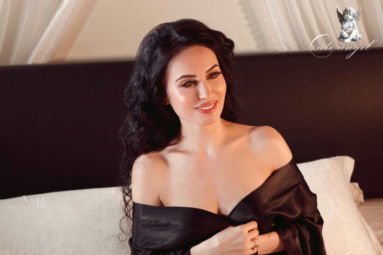 Dubai based bold and beautiful Odina makes her Bollywood debut with